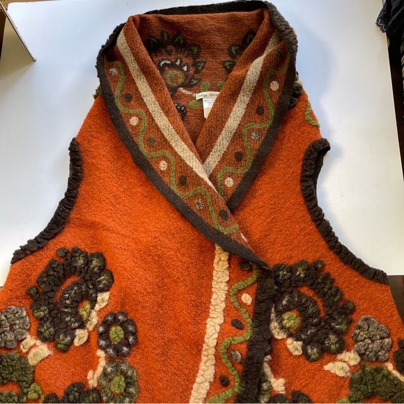 NWT One size Indigo Thread Co Collared wool shawl. Timeless piece! - Picture 4 of 14